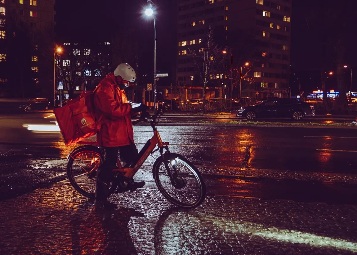 Ile zarabia dostawca Wolt w Polsce?